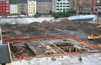 Waverley Valley development 1 October 2006. The dig taking place below the now demolished New Street bus depot, with grandstand views from the tenements in the Canongate across to the ECML.<br><br>[John Furnevel /10/2006]