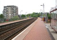 Summerston station looking west along the platforms on 13 May.<br><br>[John Furnevel /05/2007]
