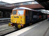 87022 pauses at York with a Kings Cross - Berwick charter.<br><br>[Michael Gibb 23/06/2007]