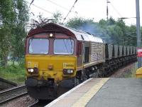 66066 passing through Johnstone en route for Longannet with a full load of coal.<br><br>[Graham Morgan 30/08/2007]