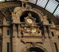 Entrance to Antwerp Central station, dubbed <I>The Railway Cathedral</I>... for obvious reasons. Seen here on 9 December 2006.<br>
<br><br>[Peter Todd 09/12/2006]