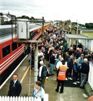 A southbound Virgin 125 disgorges golf fans in an untimetabled stop at Carnoustie during the Open on 17 Jul 1999<br><br>[David Panton 17/07/1999]