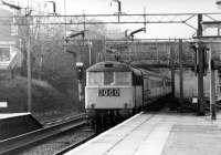 A southbound Class 86 rushes through Watford Junction on its way to <br>
Euston on 20 March 1976.<br>
<br><br>[John McIntyre 20/03/1976]