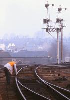 PW checks being carried out at Crewe Junction, Shrewsbury, in 1985. [With thanks to Vic Smith and Jrg Ehrsam]<br>
<br><br>[Ian Dinmore //1985]