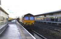66057 runs into Swindon's platform 3 with a freight on 27 October.<br>
<br><br>[Peter Todd 27/10/2011]