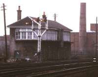 View south from Stirling station towards Stirling Middle signal box in October 1989.<br><br>[Ian Dinmore /10/1989]