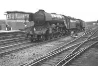 A3 60050 <I>Persimmon</I> and B1 61128 run light through Doncaster station on 28 July 1962.<br><br>[K A Gray 28/07/1962]