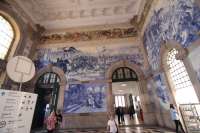 This is the most highly decorated station building entrance hall I have ever seen. Sao Bento Station.<br><br>[Alastair McLellan 21/05/2016]