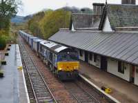 DRS 66423 passes through Dunkeld & Birnam with the Inverness - Mossend intermodal on 17th October 2017.<br>
<br>
<br><br>[Bill Roberton 17/10/2017]